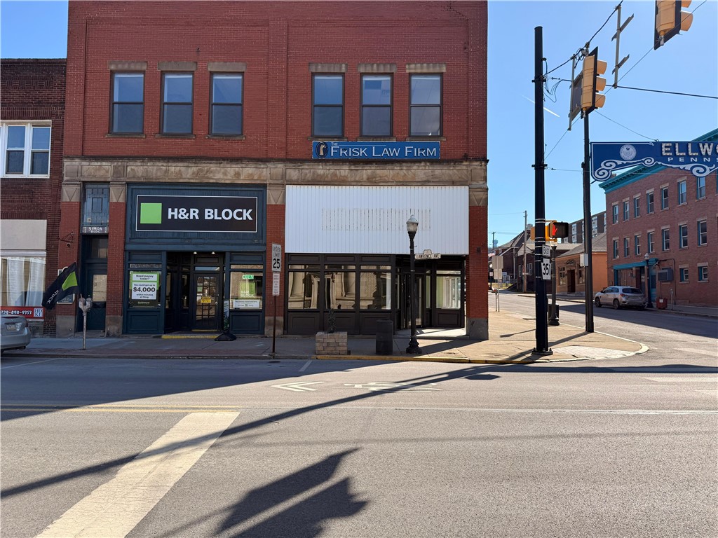 435 Lawrence Ave