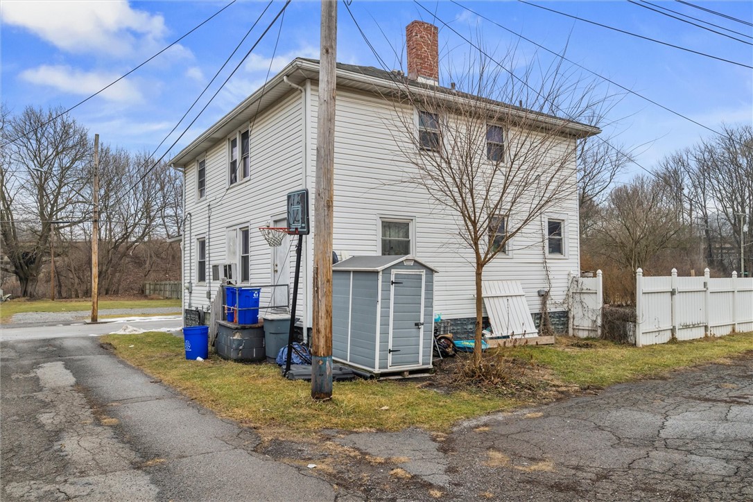 106 E Clayton St