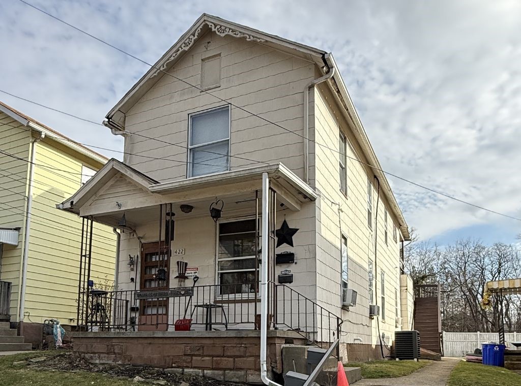422 E Division St