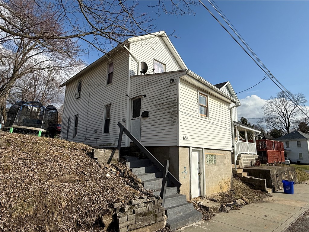 633 Forrest St
