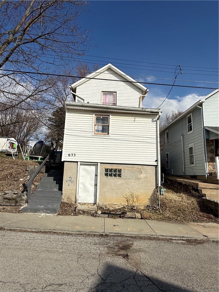 633 Forrest St