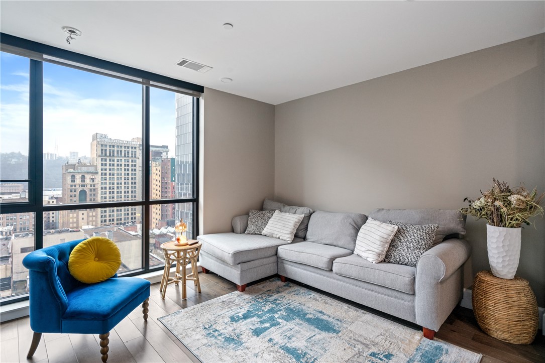 350 Oliver Ave 1303