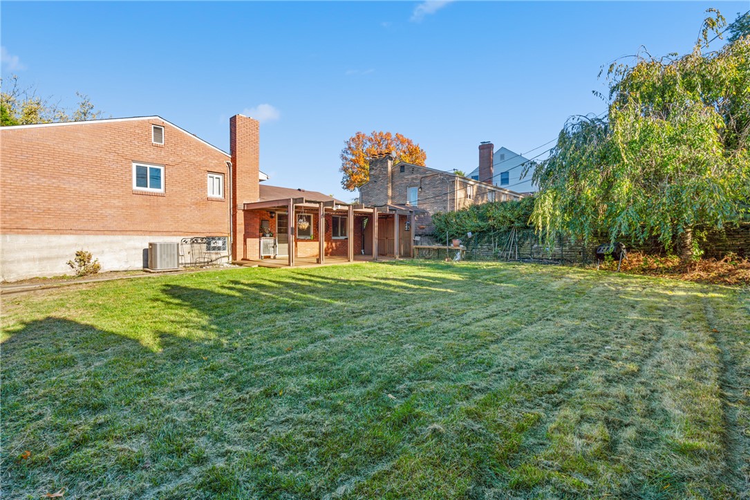 169 Elatan Dr