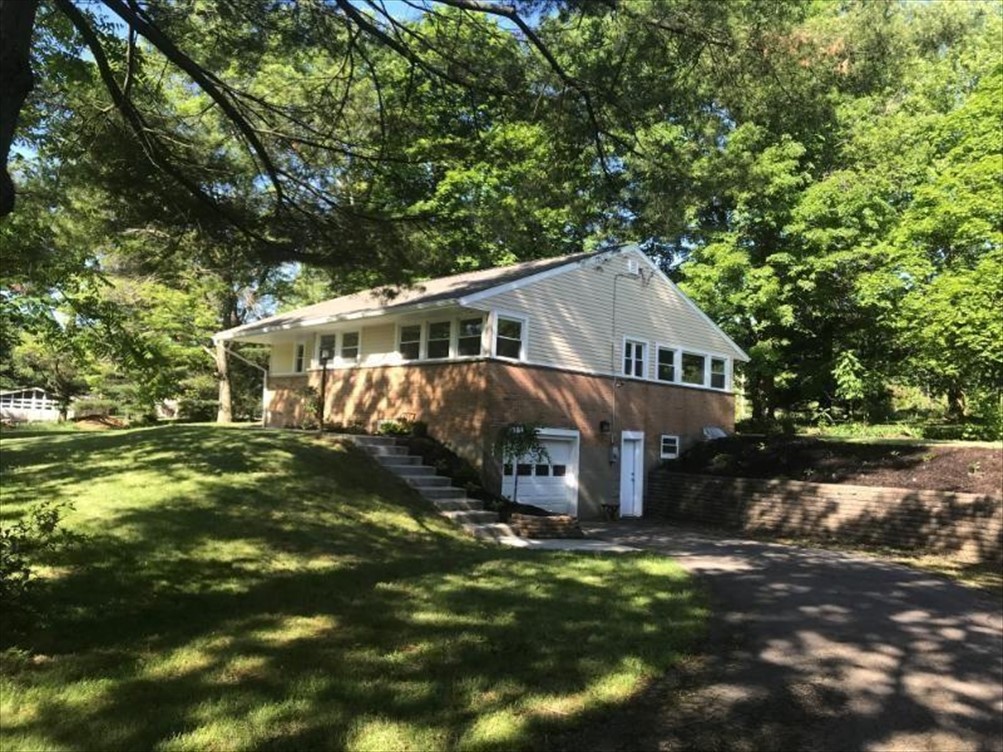 8131 Rowan Rd
