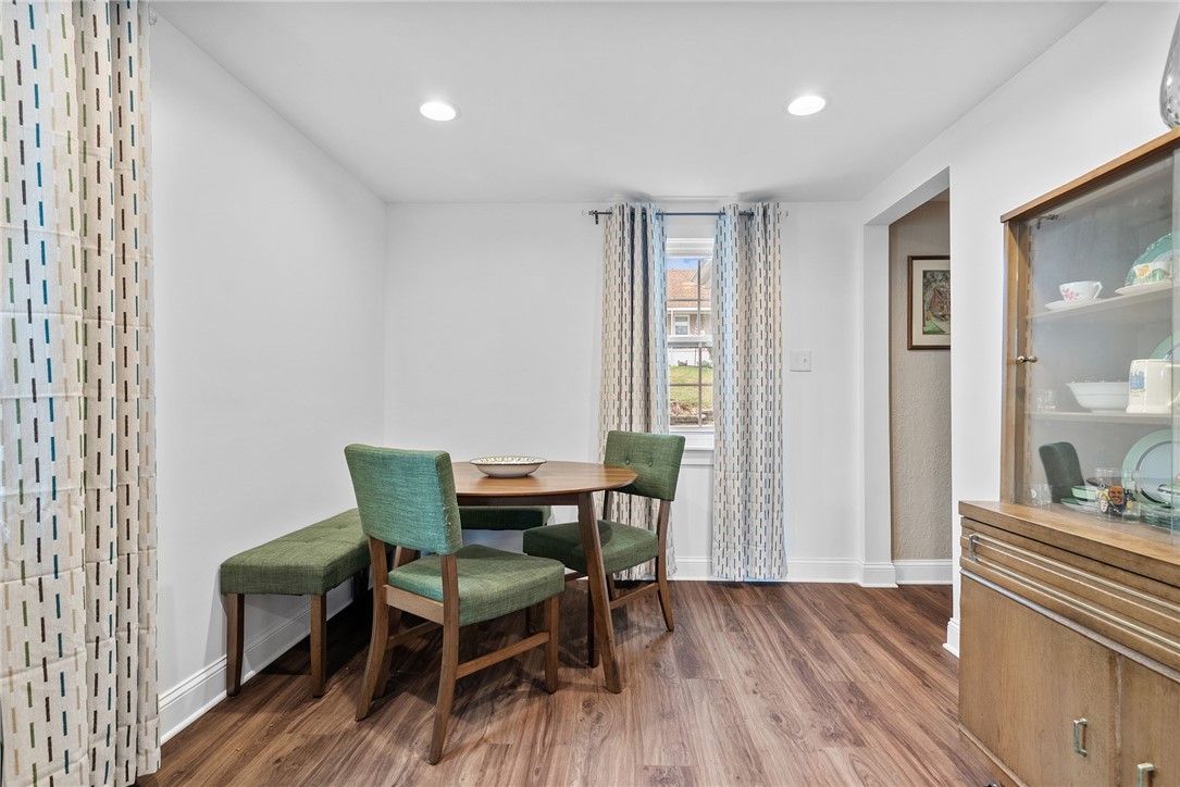 1943 Altmar St