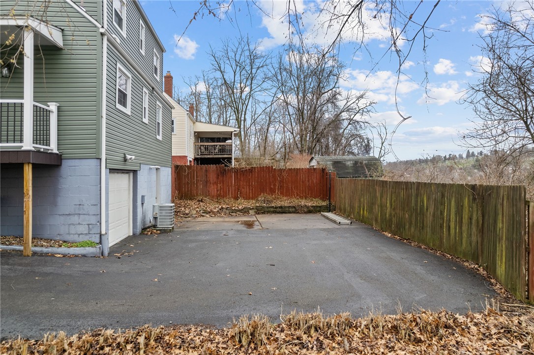 1943 Altmar St