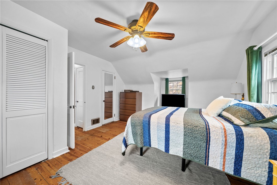 1943 Altmar St