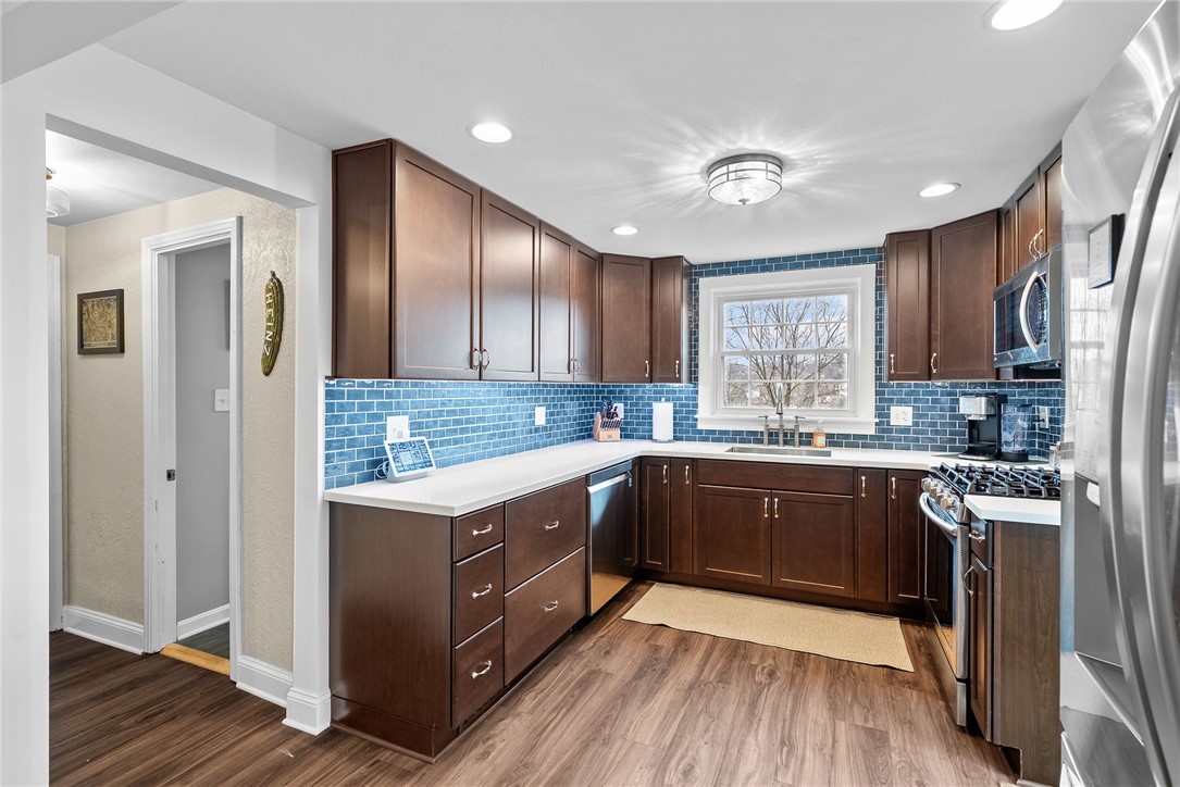 1943 Altmar St