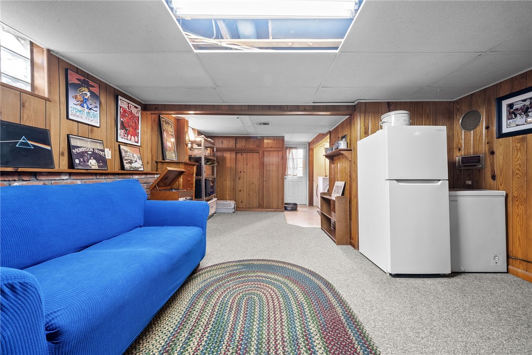 1943 Altmar St