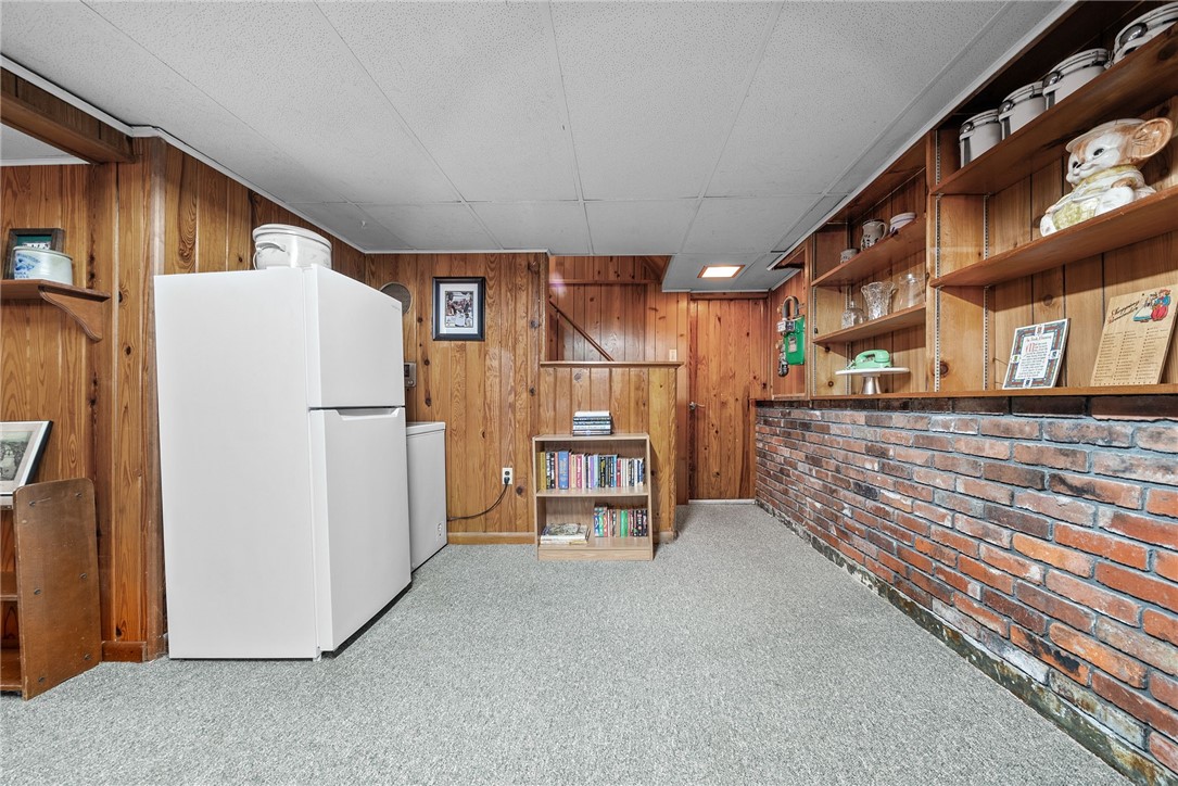 1943 Altmar St
