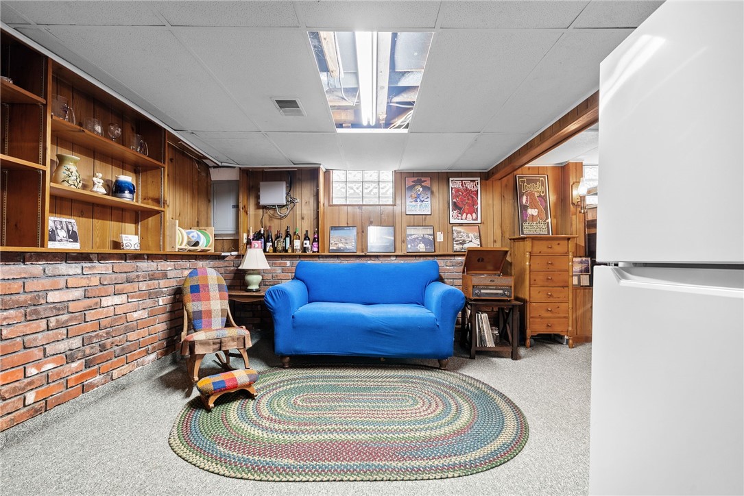 1943 Altmar St