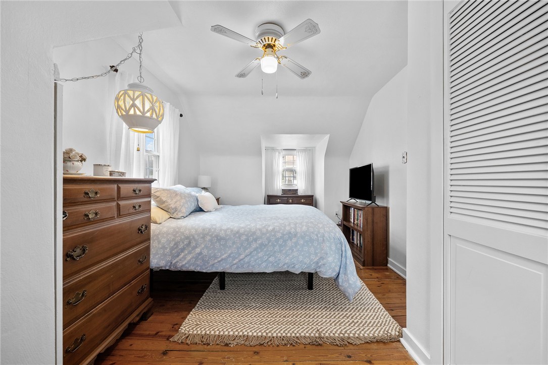 1943 Altmar St