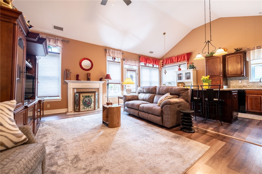302 Mackenzie Ln