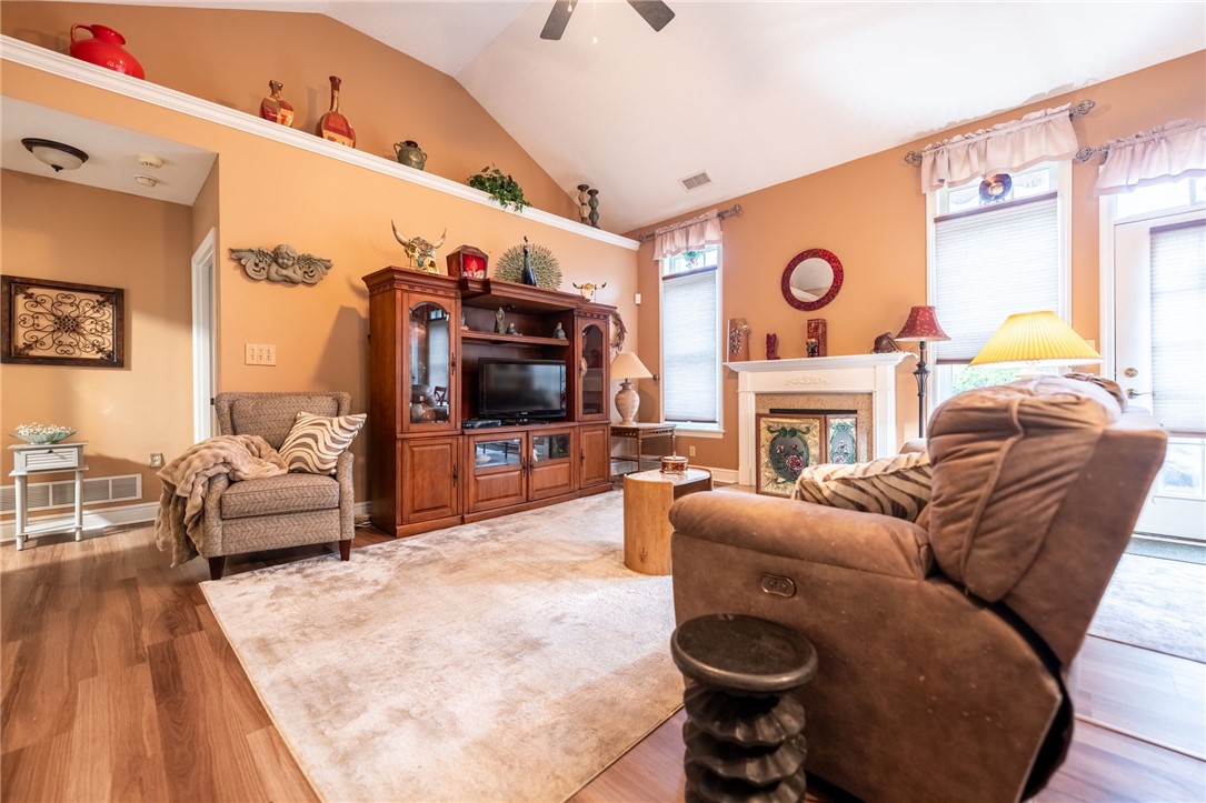 302 Mackenzie Ln