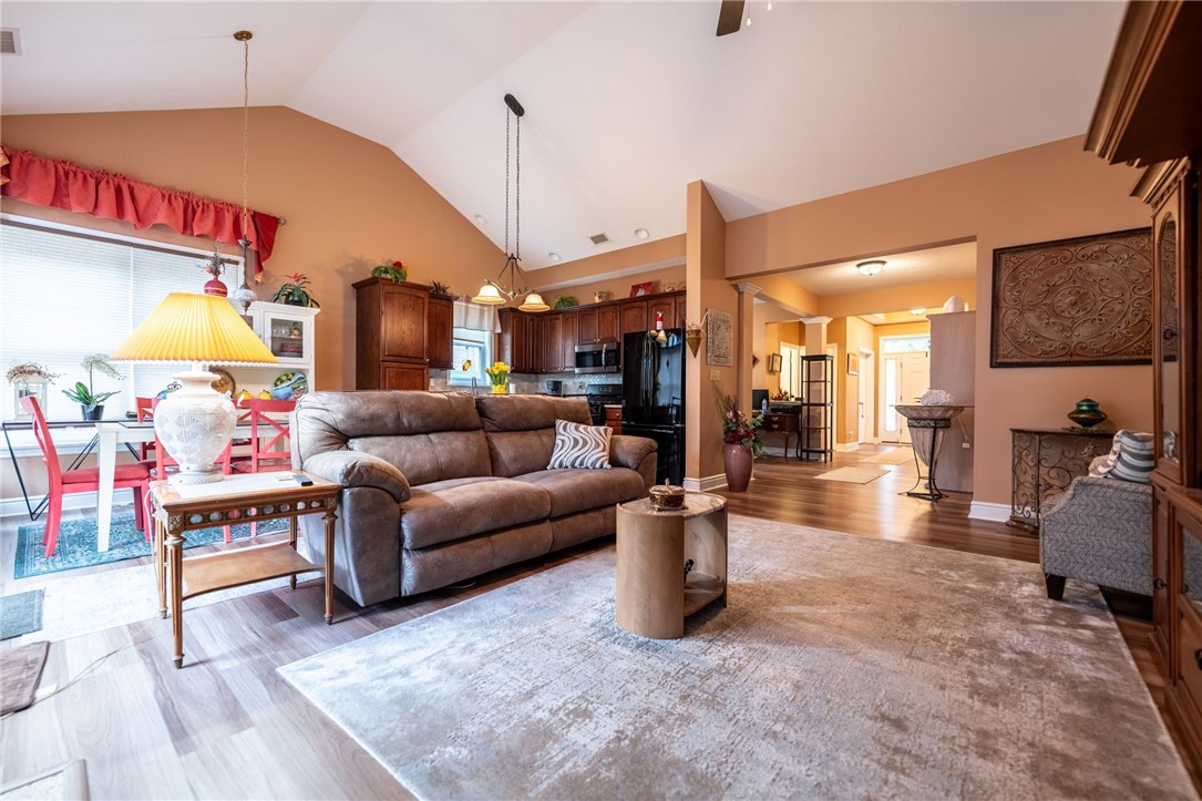 302 Mackenzie Ln