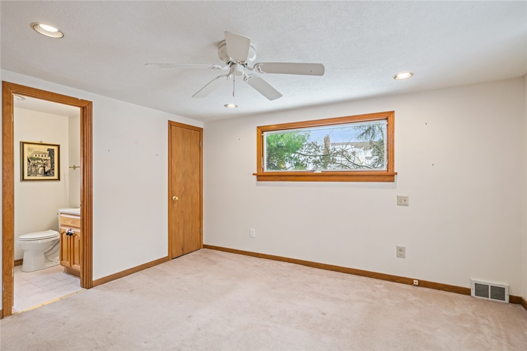 302 Elmbrook Ln