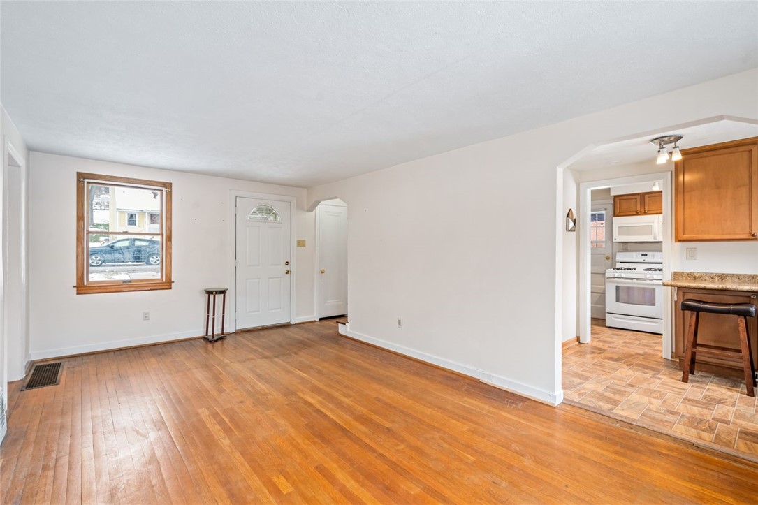 302 Elmbrook Ln