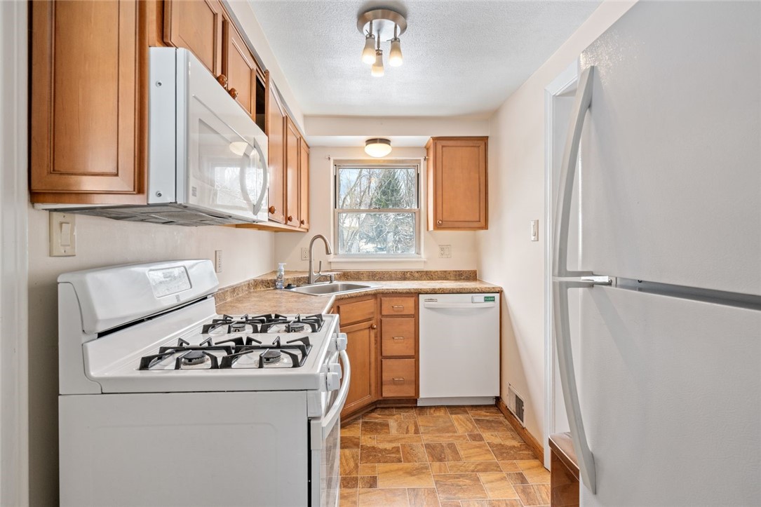 302 Elmbrook Ln