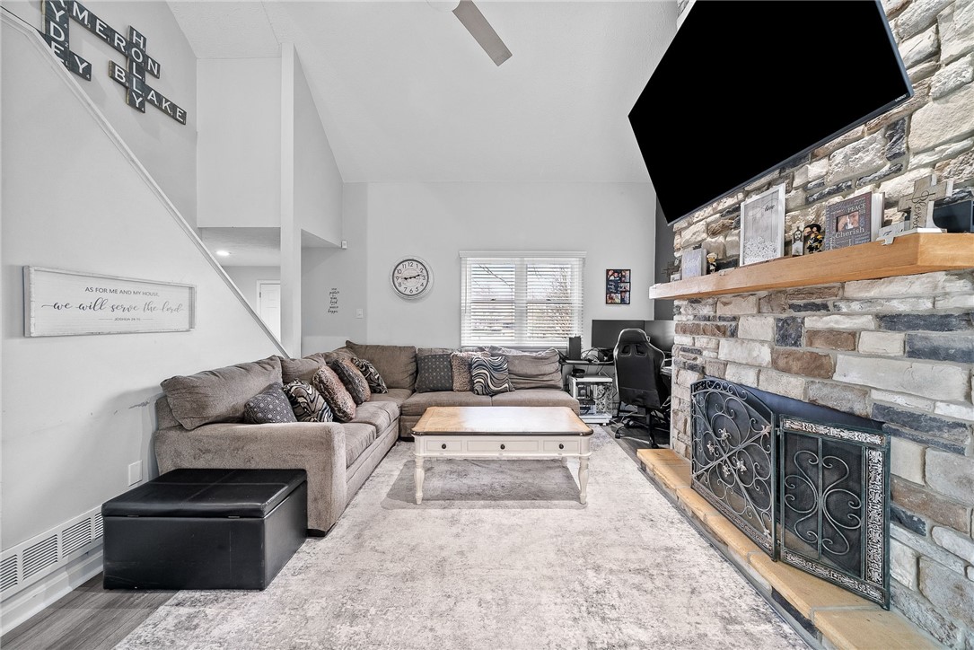 1217 Parkside Dr