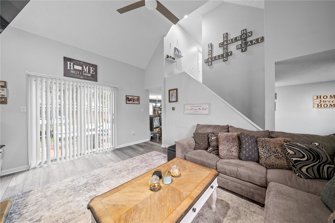 1217 Parkside Dr