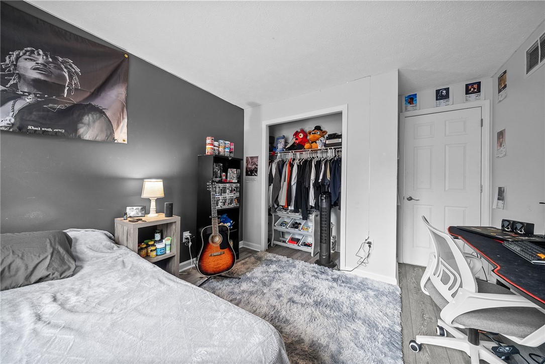 1217 Parkside Dr