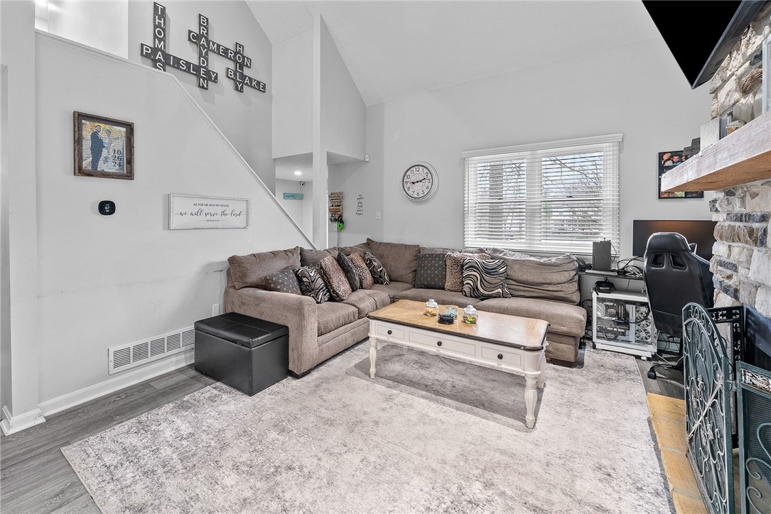 1217 Parkside Dr