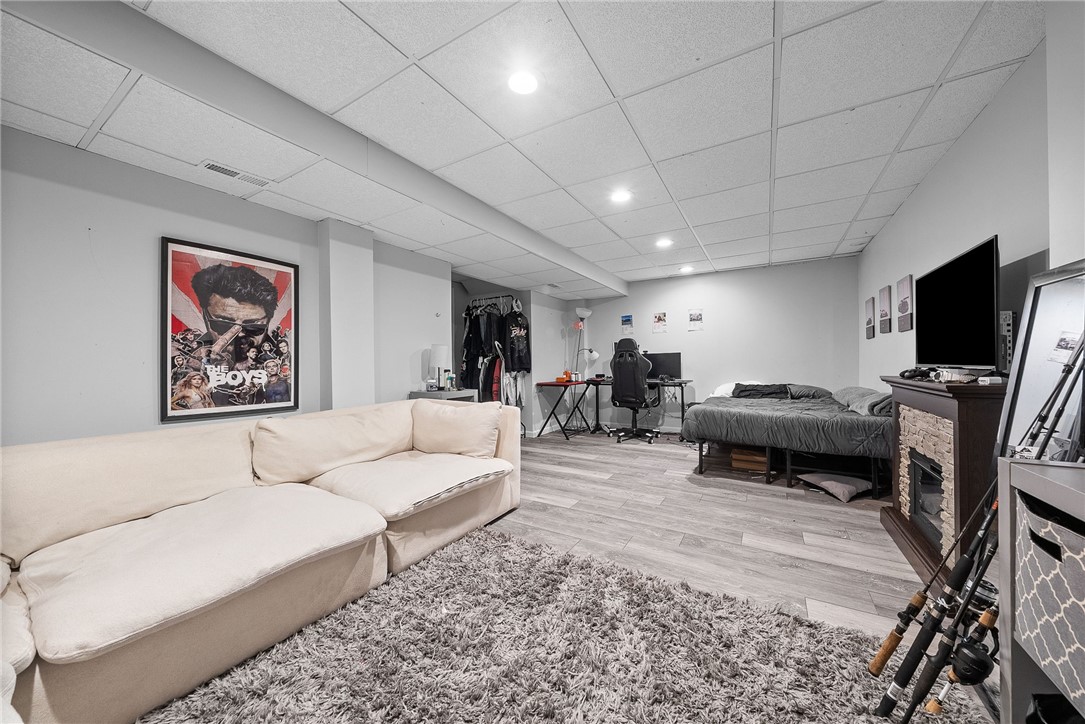 1217 Parkside Dr