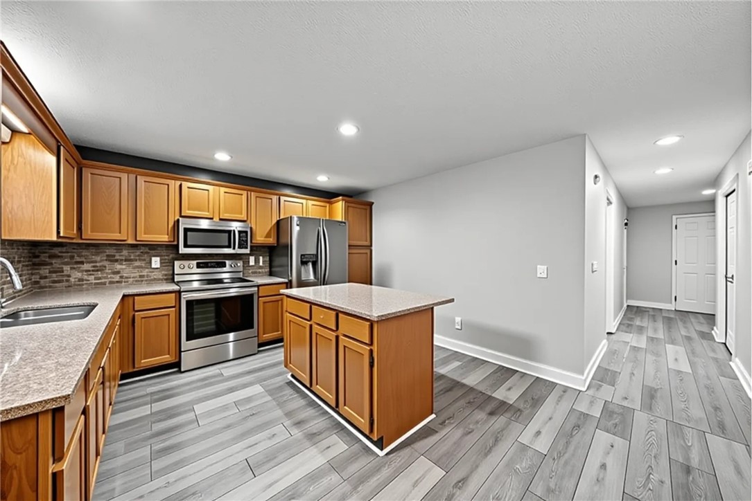 1217 Parkside Dr