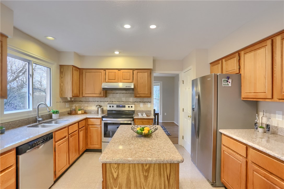 1616 Forest Ridge Dr