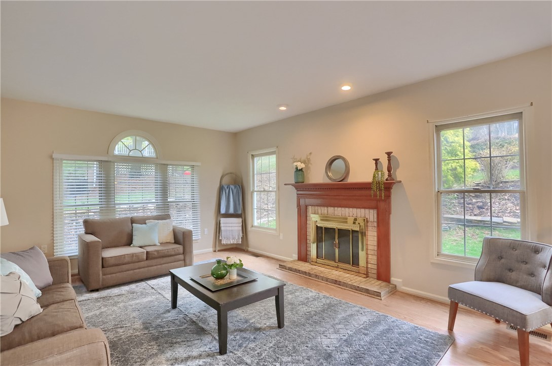 1616 Forest Ridge Dr