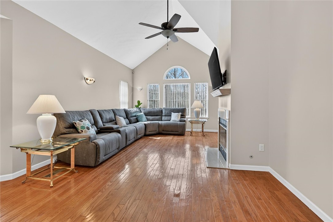707 Wilshire Cir