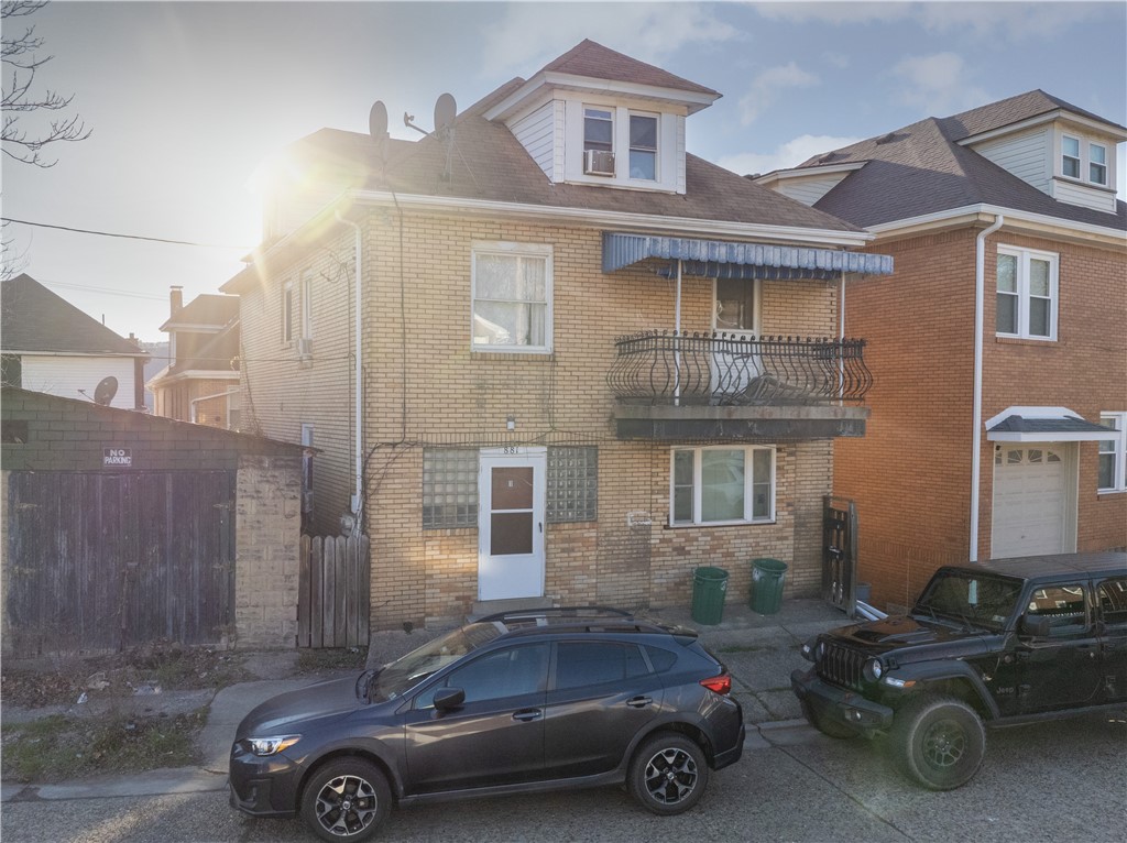 881 Lenz Ave
