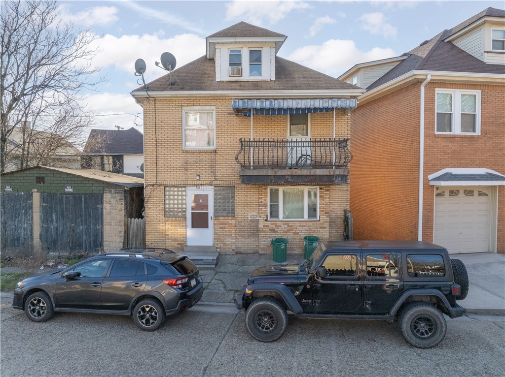 881 Lenz Ave