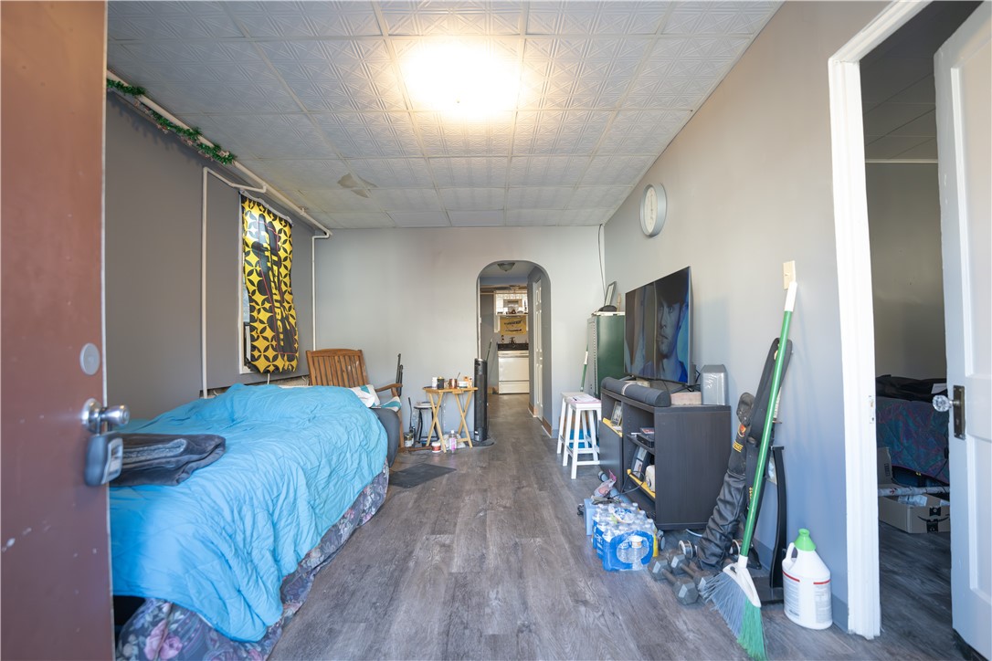 881 Lenz Ave