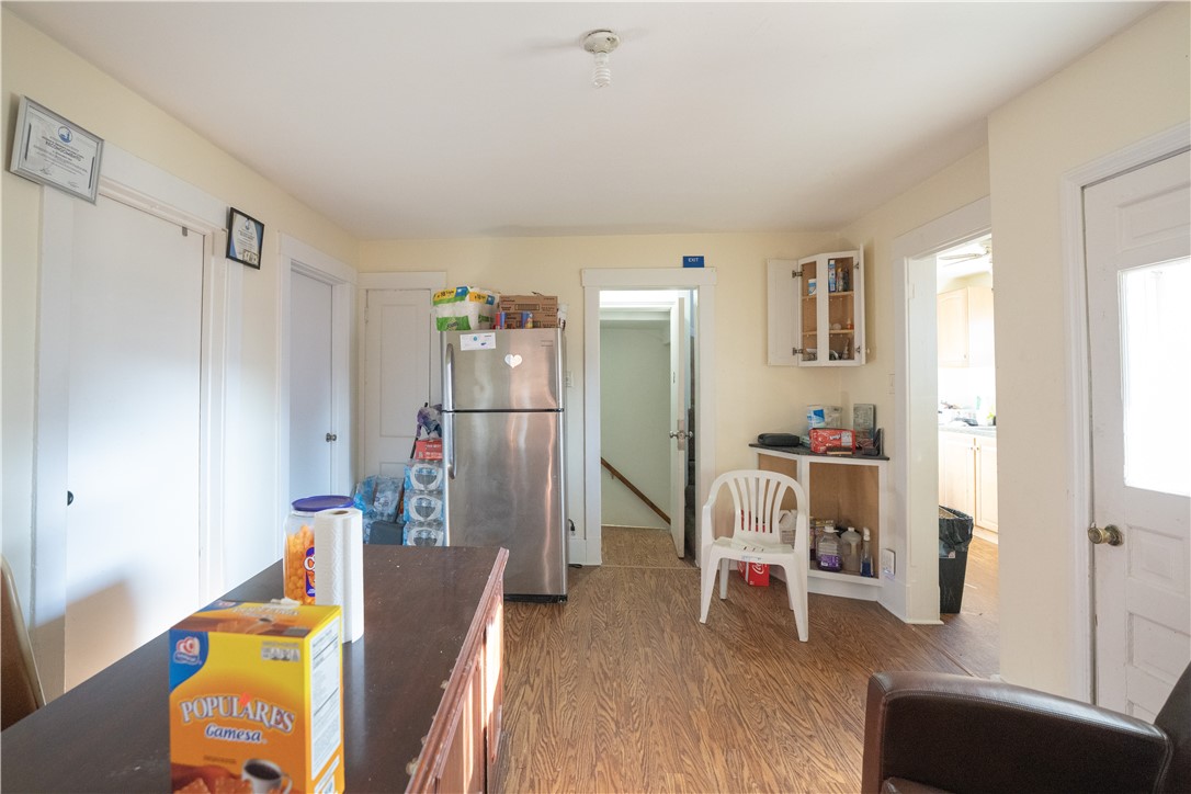 881 Lenz Ave
