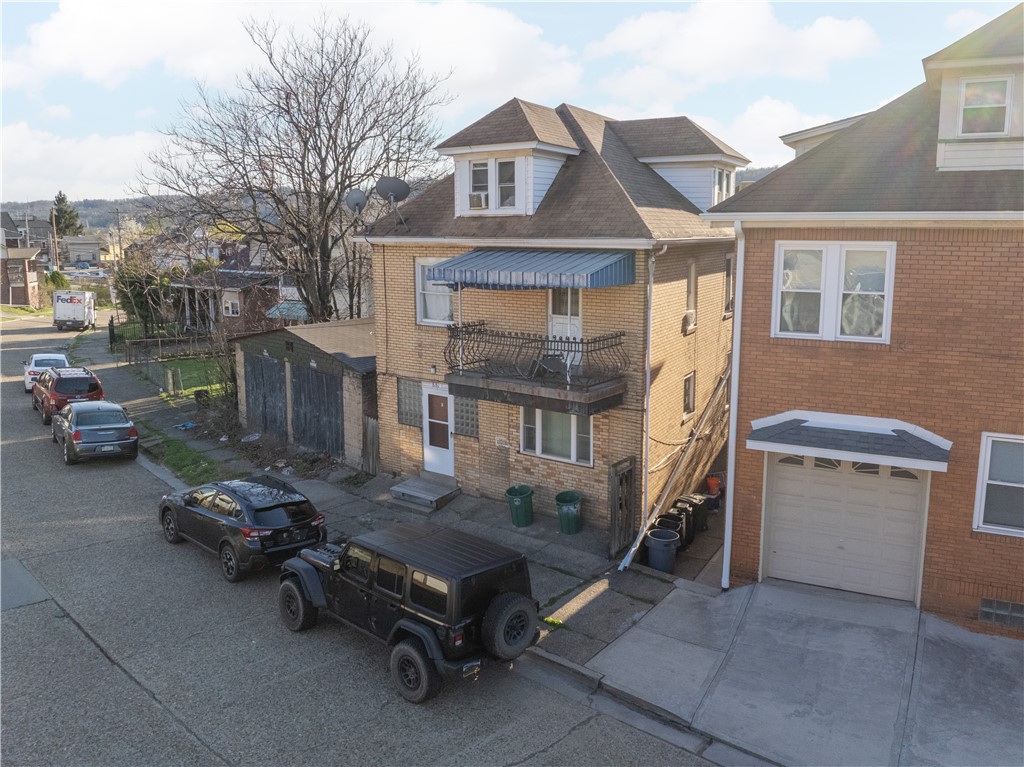 881 Lenz Ave