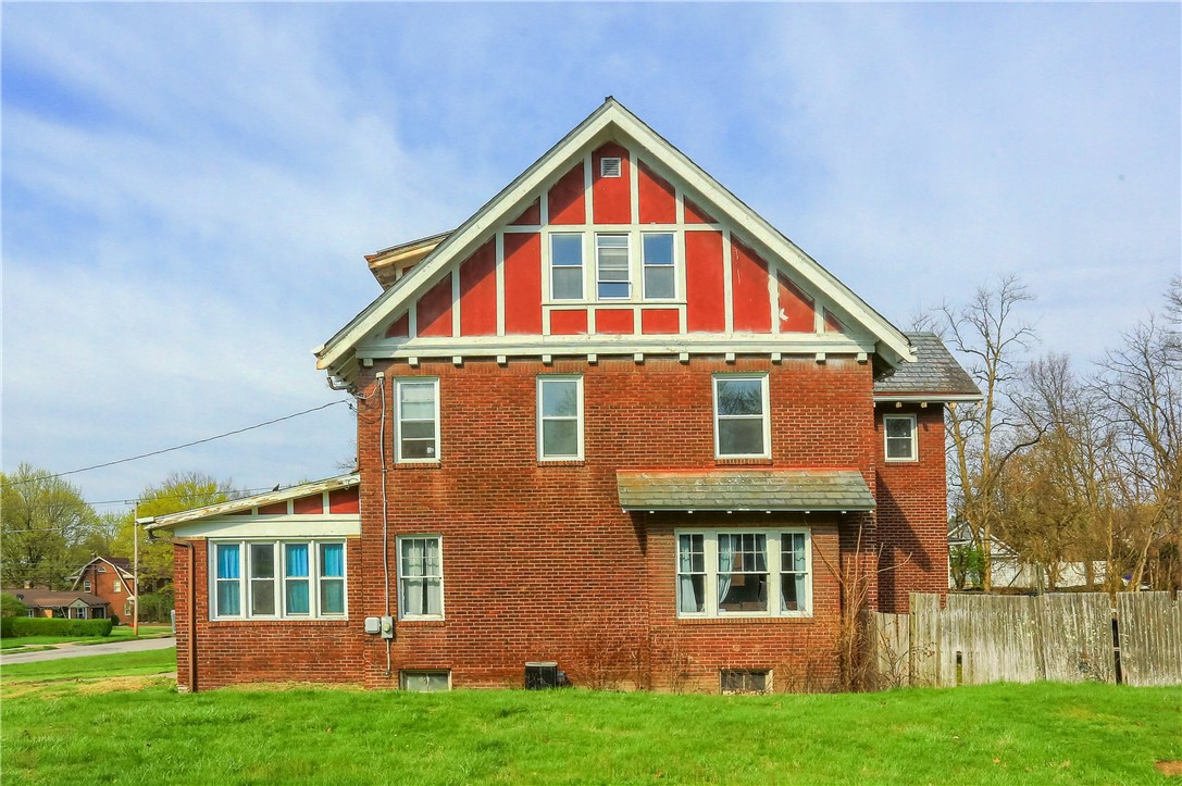 417 E Moody Ave