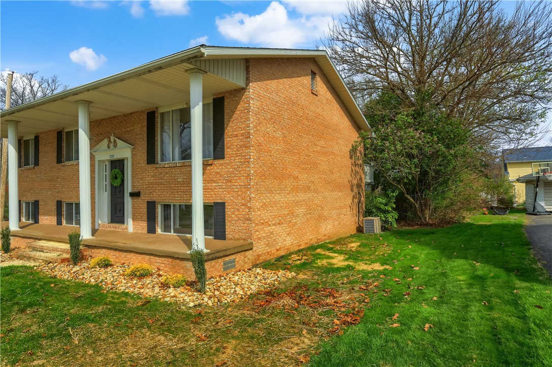 201 E Hazelcroft Ave