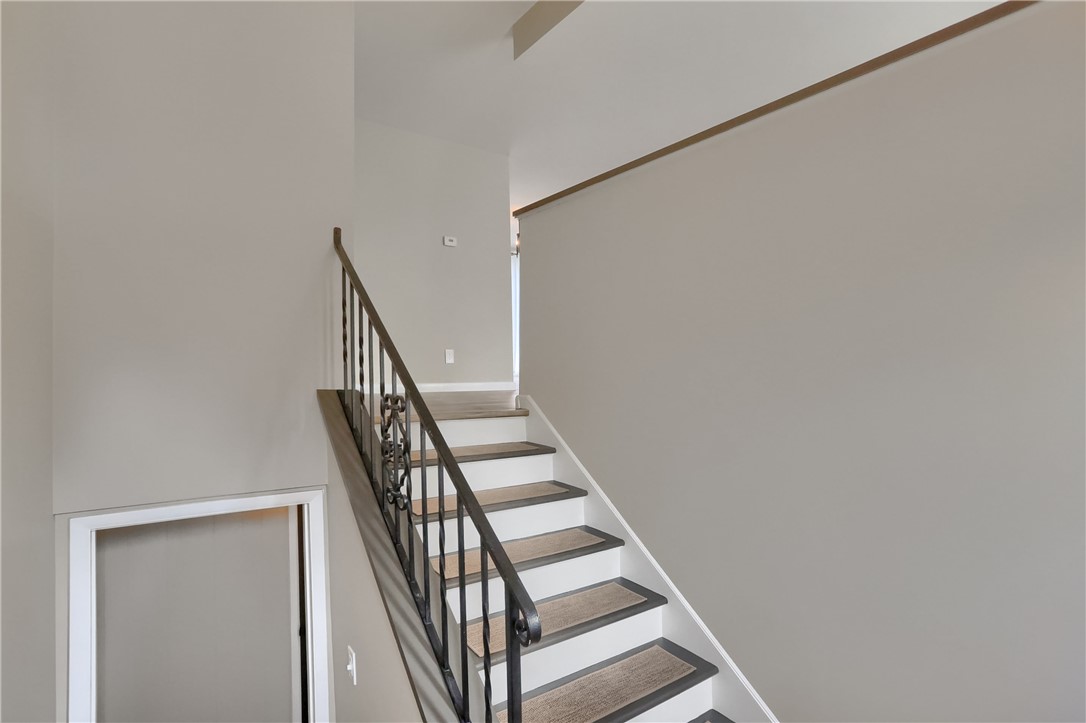 201 E Hazelcroft Ave