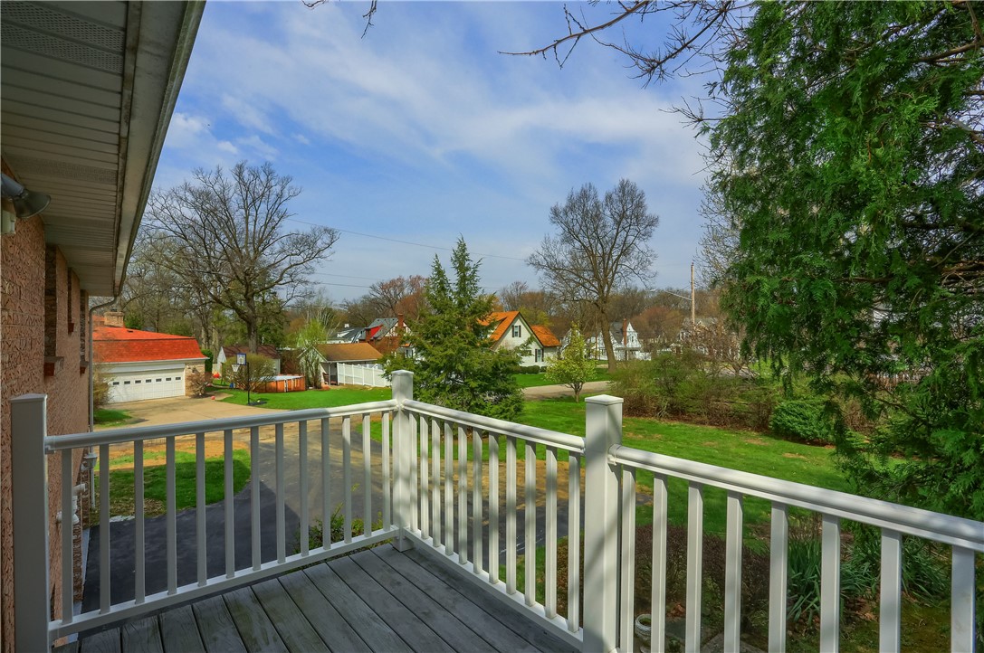 201 E Hazelcroft Ave