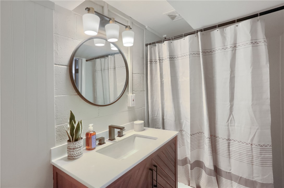 201 E Hazelcroft Ave