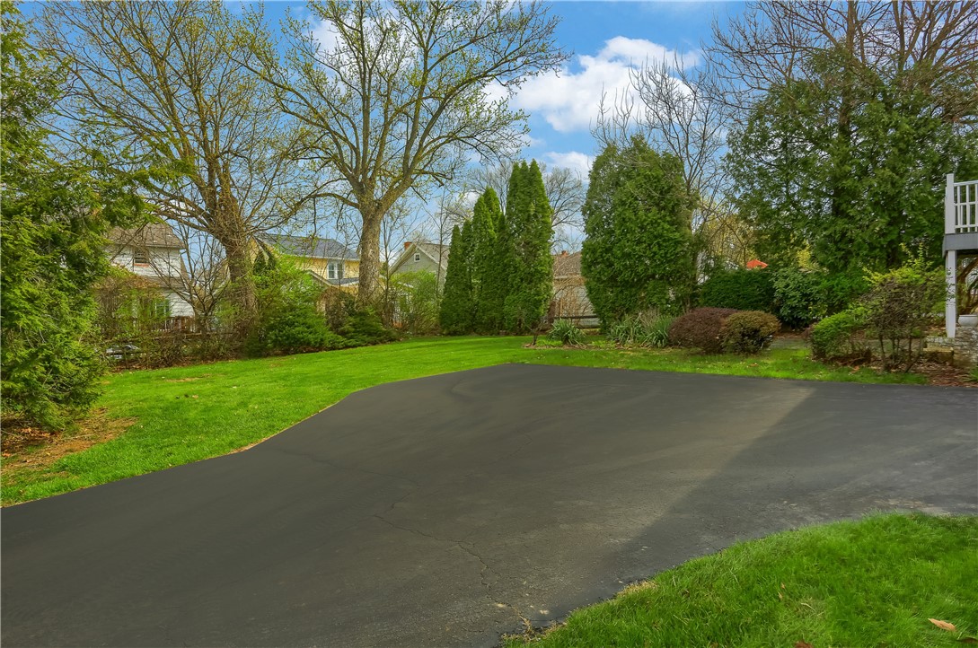 201 E Hazelcroft Ave