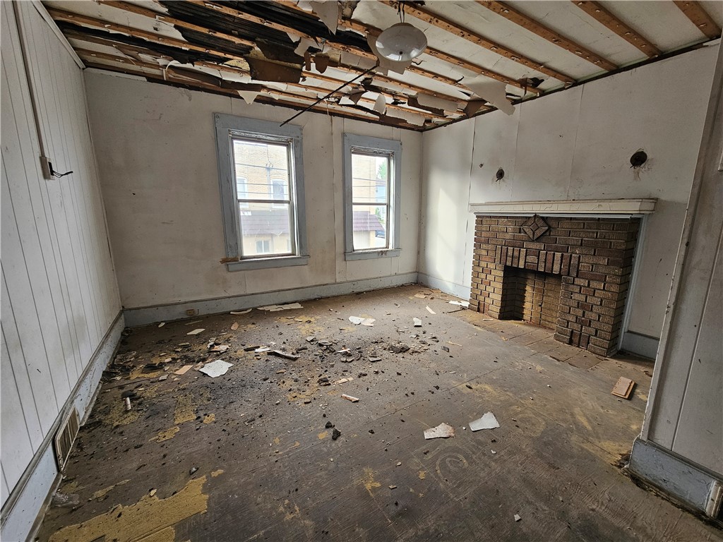 406 Deer Ln