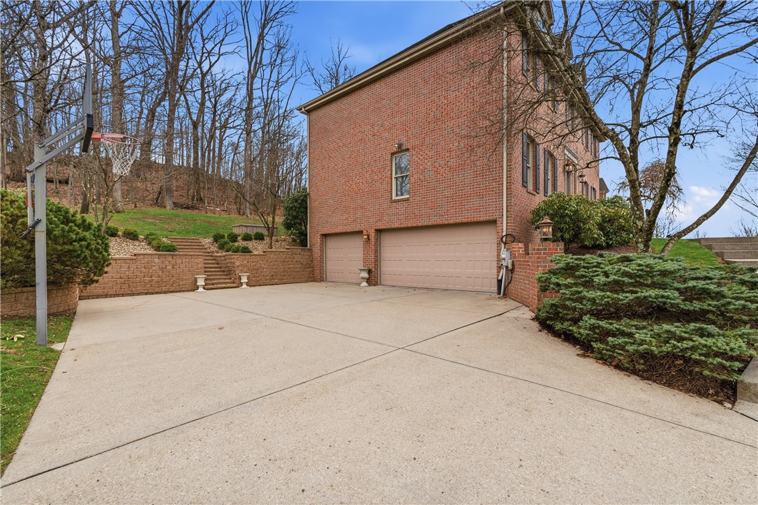 128 Oakview Drive