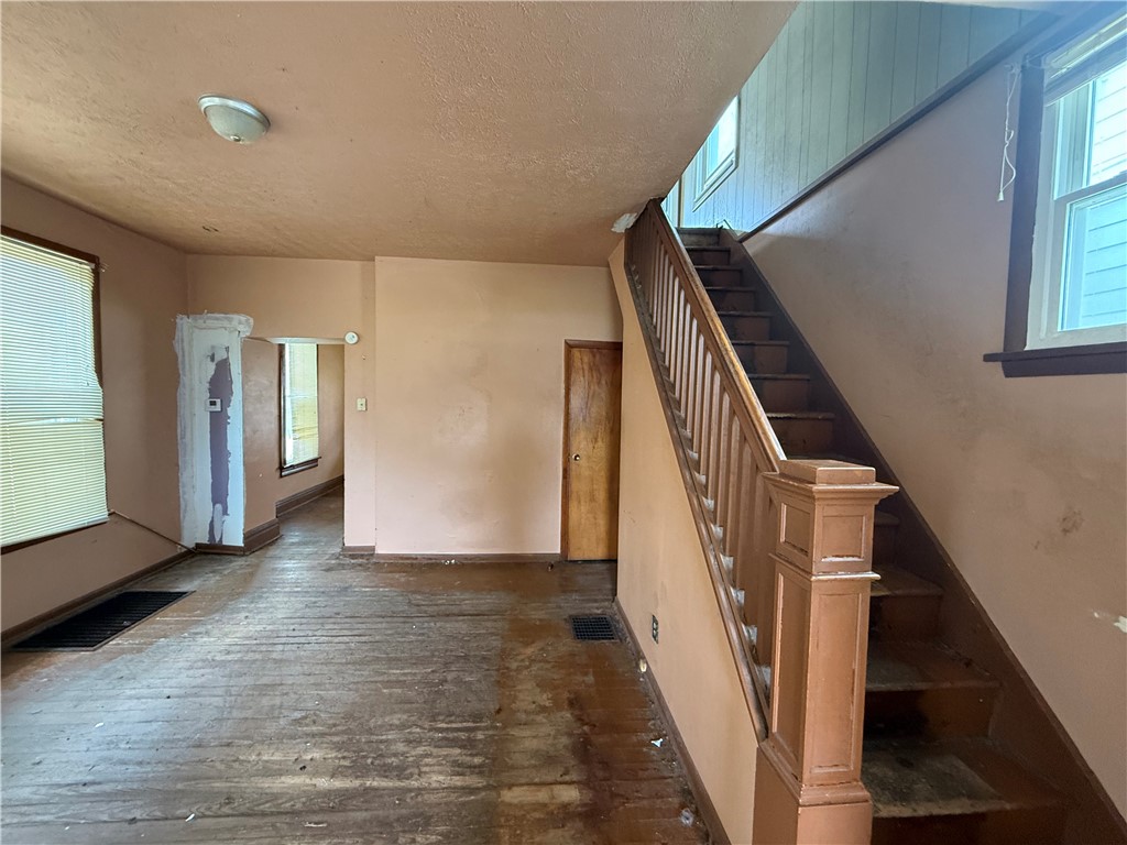 308 E Division St