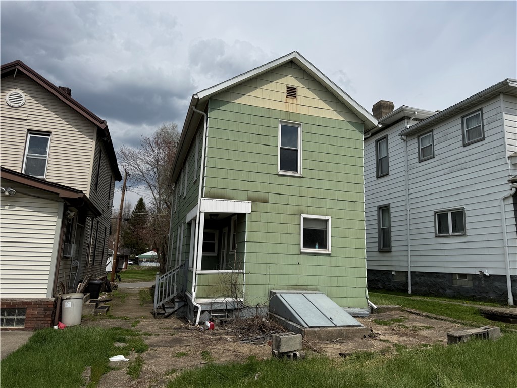 308 E Division St