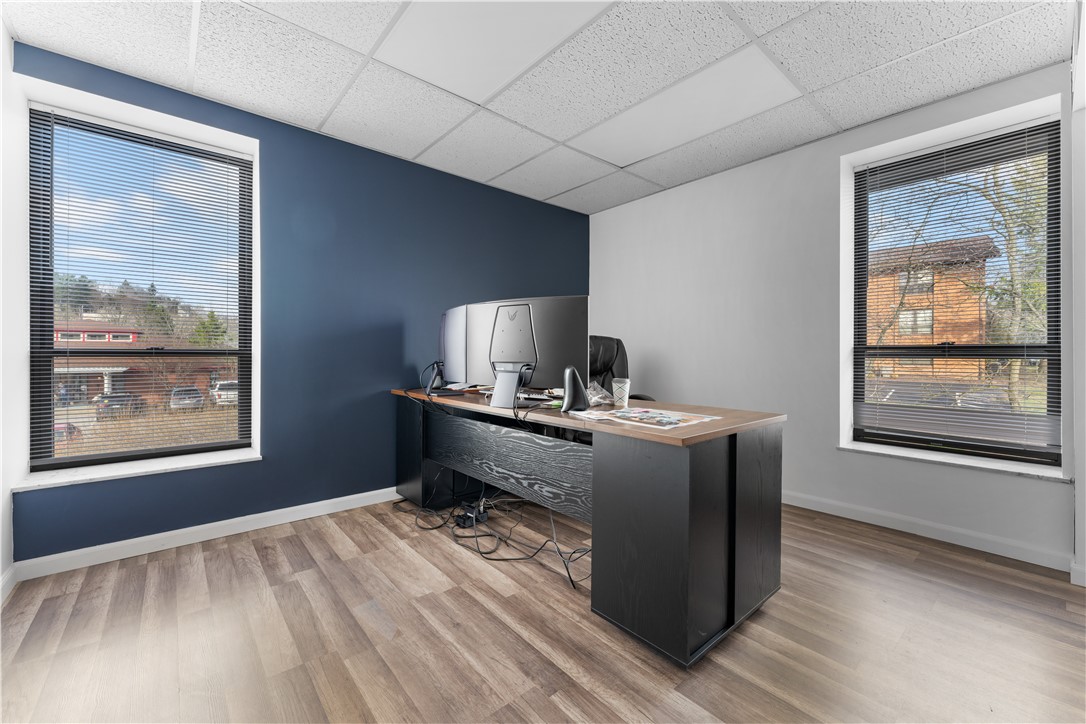 600 Commerce Dr