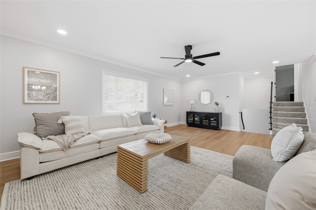343 Inglewood Dr.