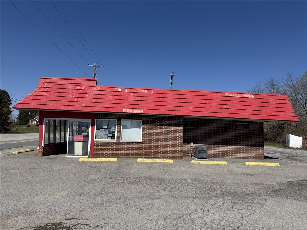 1743 N Main St Ext