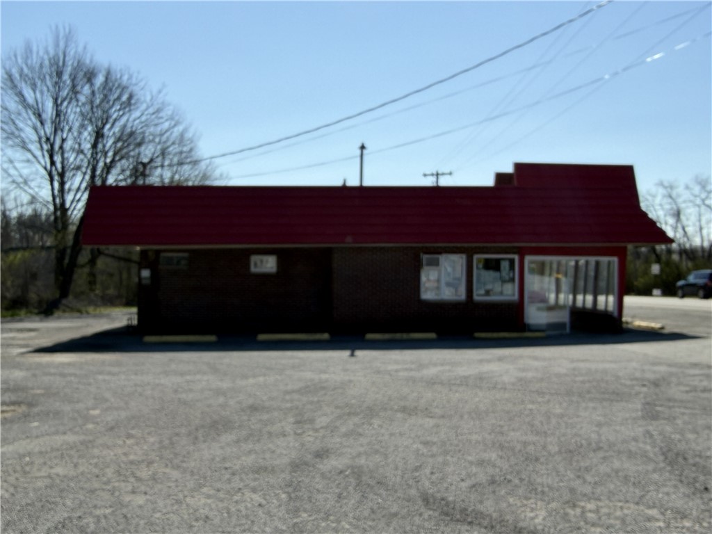 1743 N Main St Ext